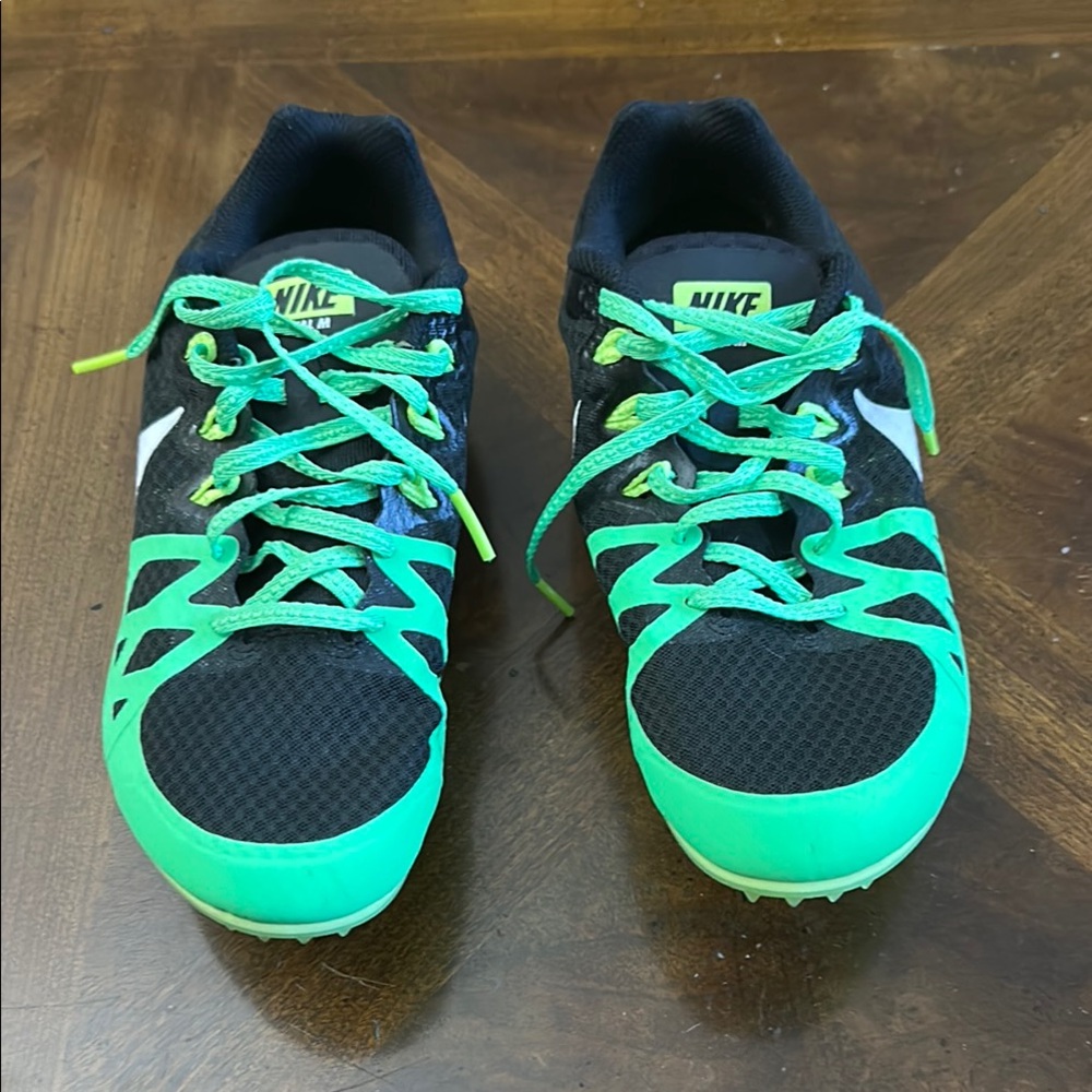Nike Green and Black Sneakers Classic Low-Top Design